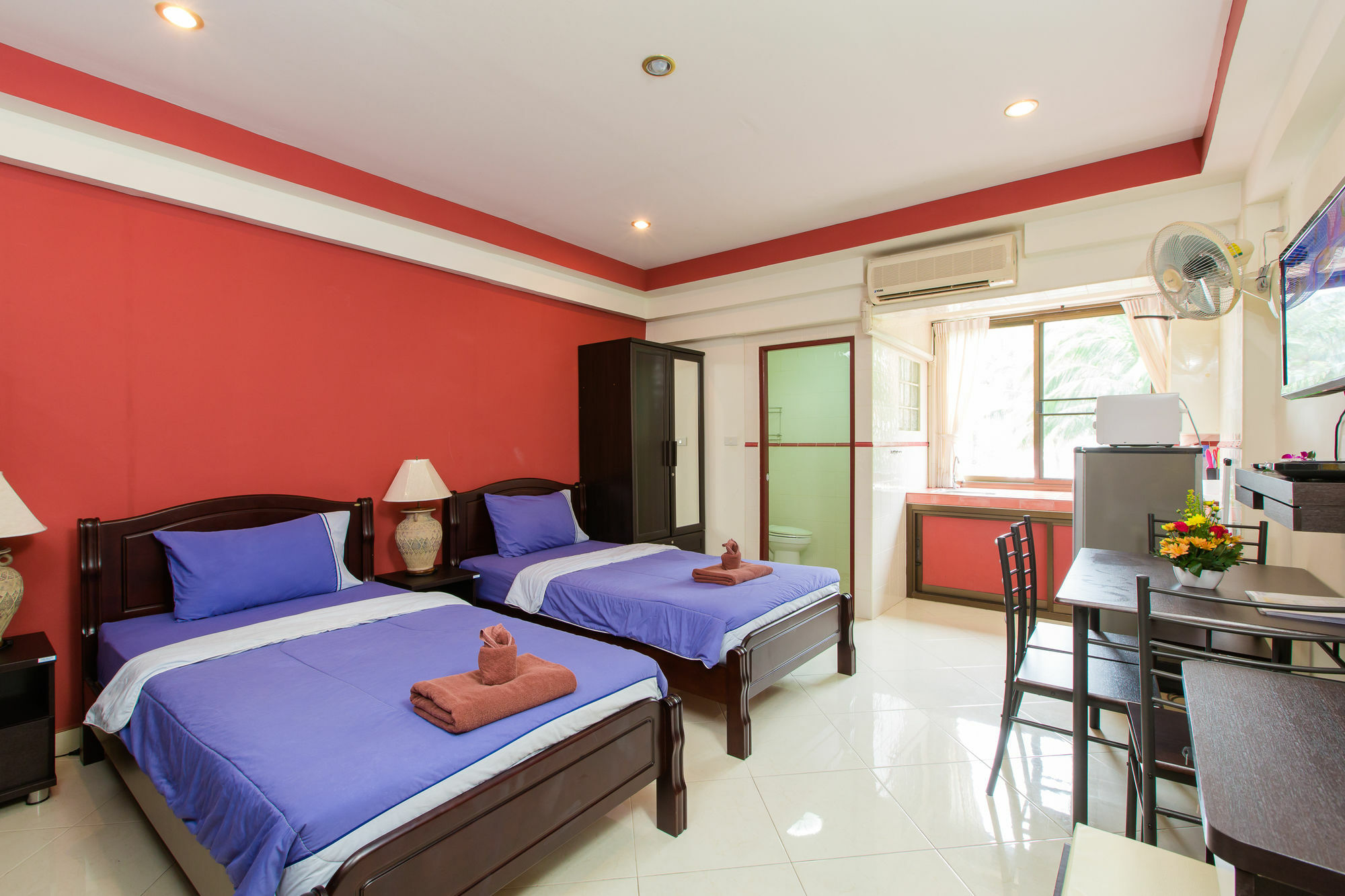 Patong Studio Apartments And Dormitory Exterior foto